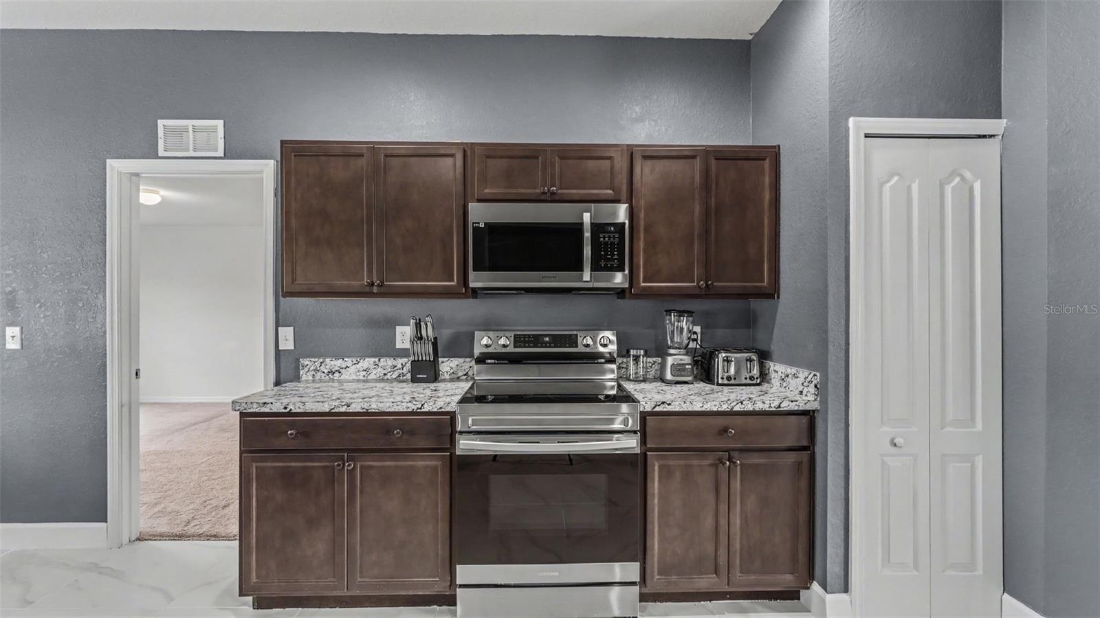 2048 Winding River Cv Property Photo 11