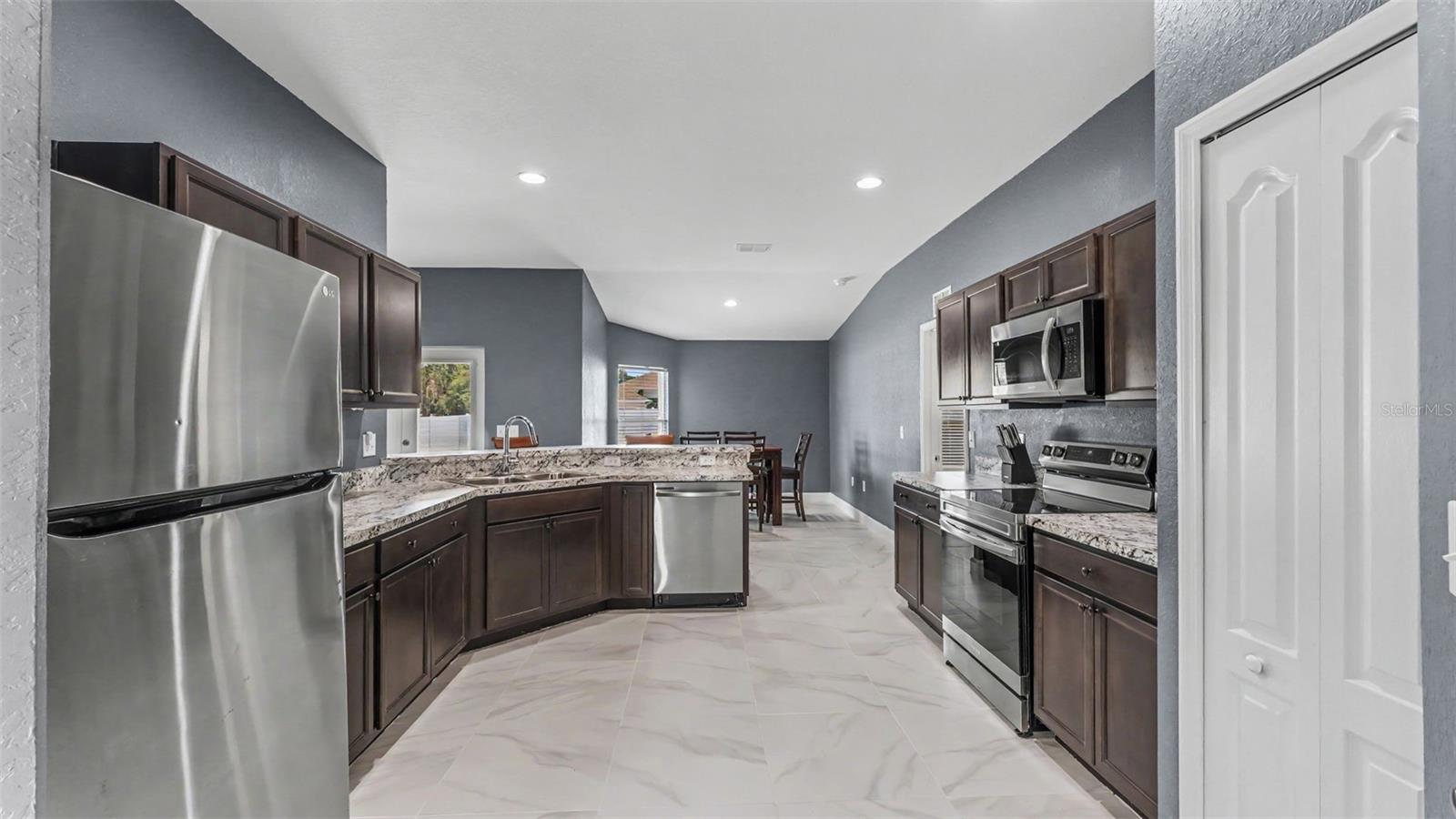 2048 Winding River Cv Property Photo 13