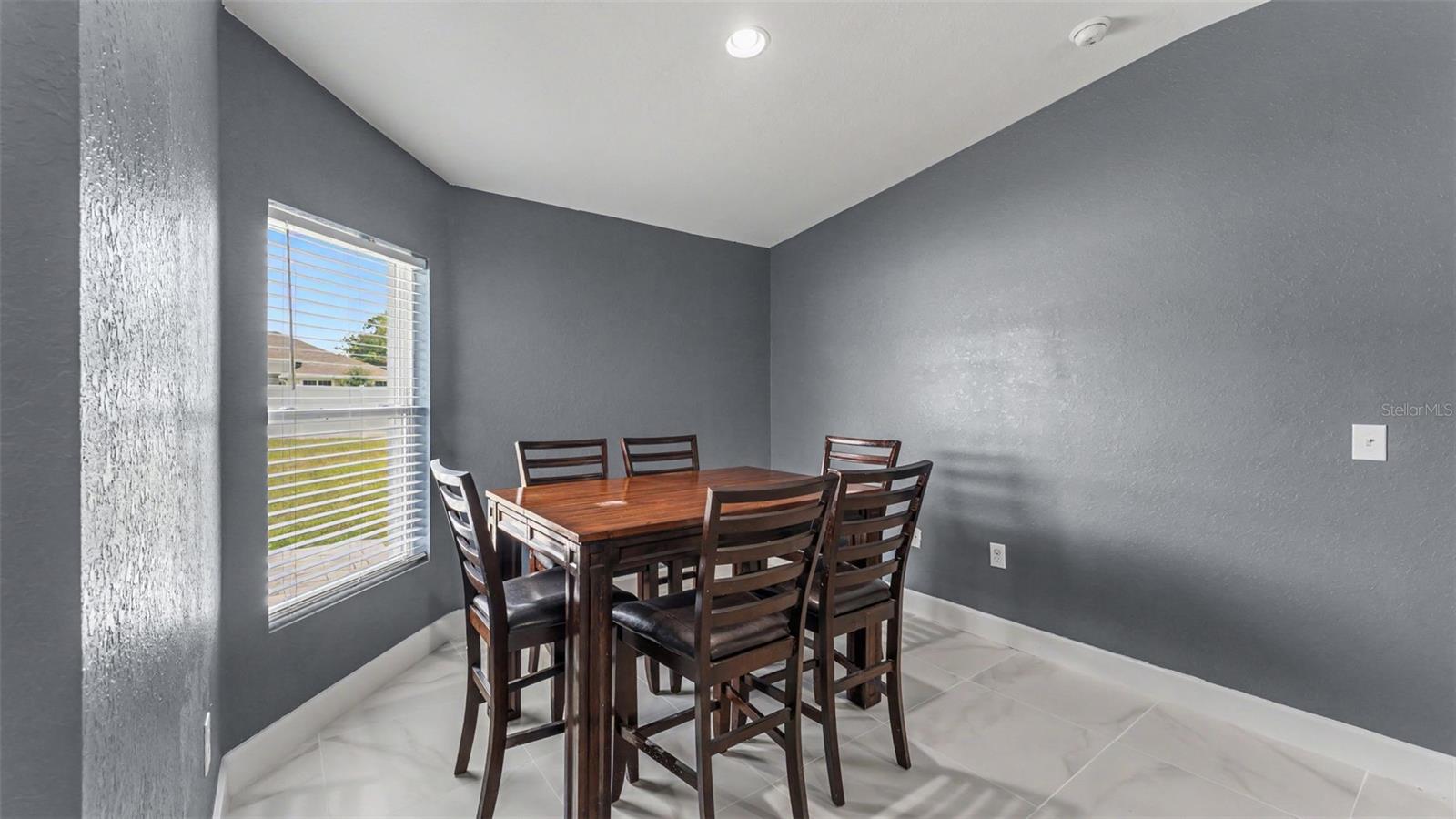 2048 Winding River Cv Property Photo 14