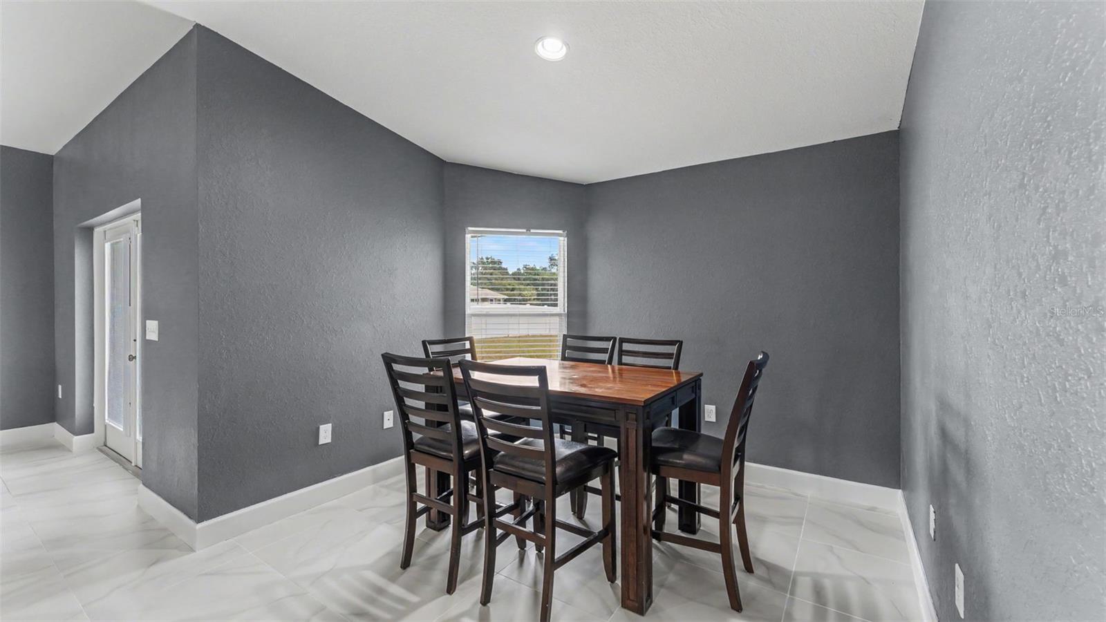 2048 Winding River Cv Property Photo 15