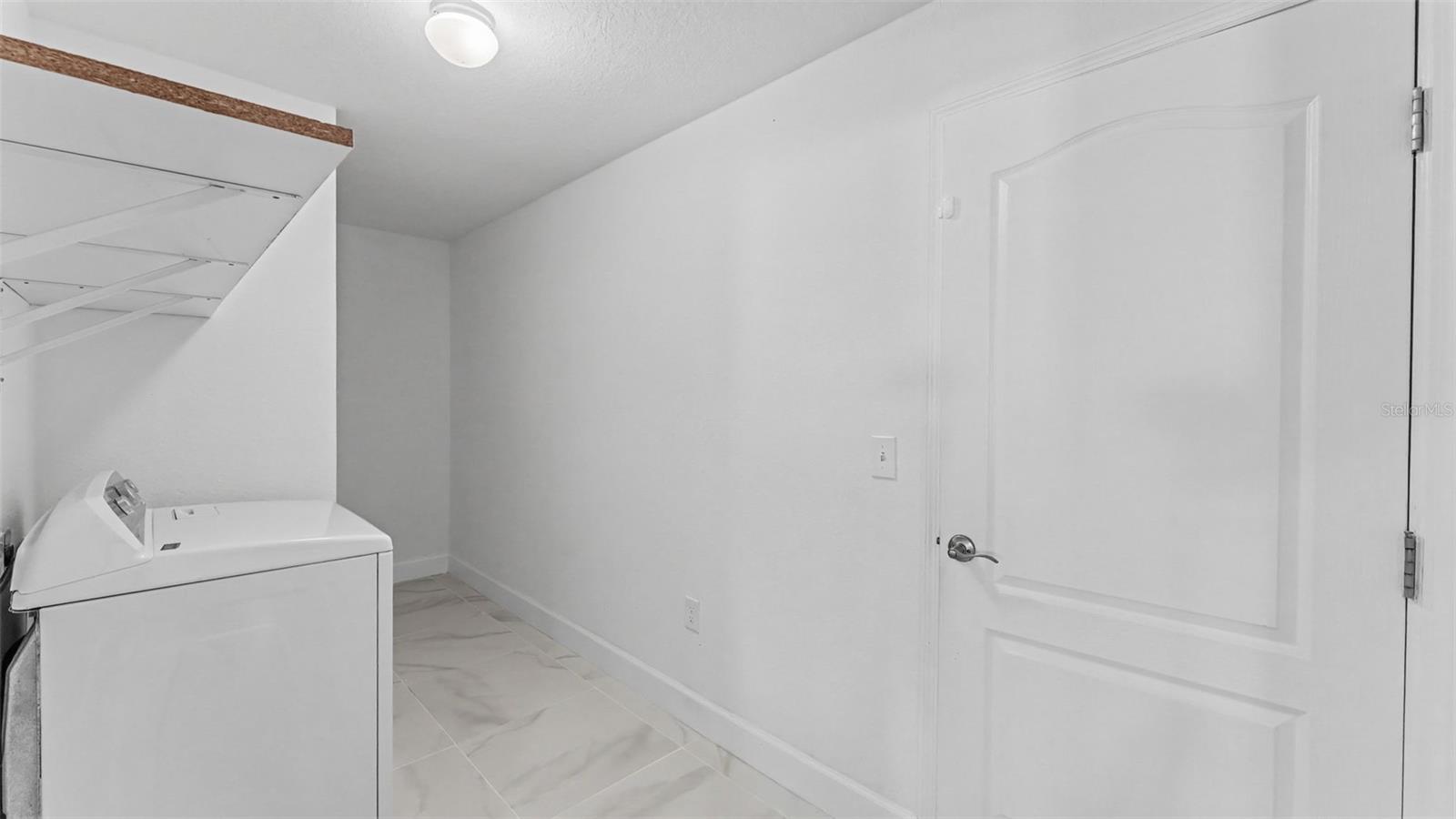 2048 Winding River Cv Property Photo 17