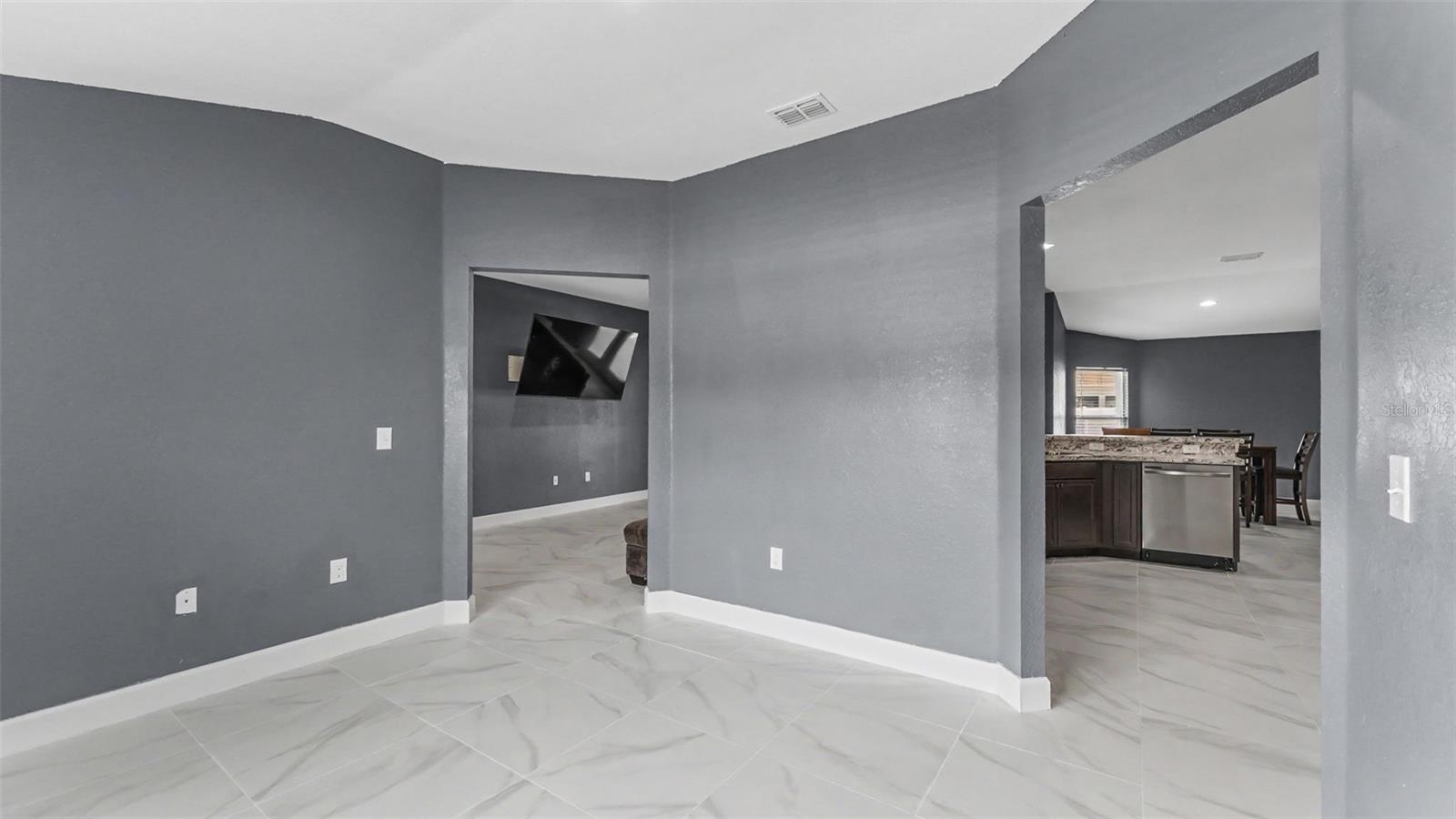 2048 Winding River Cv Property Photo 18