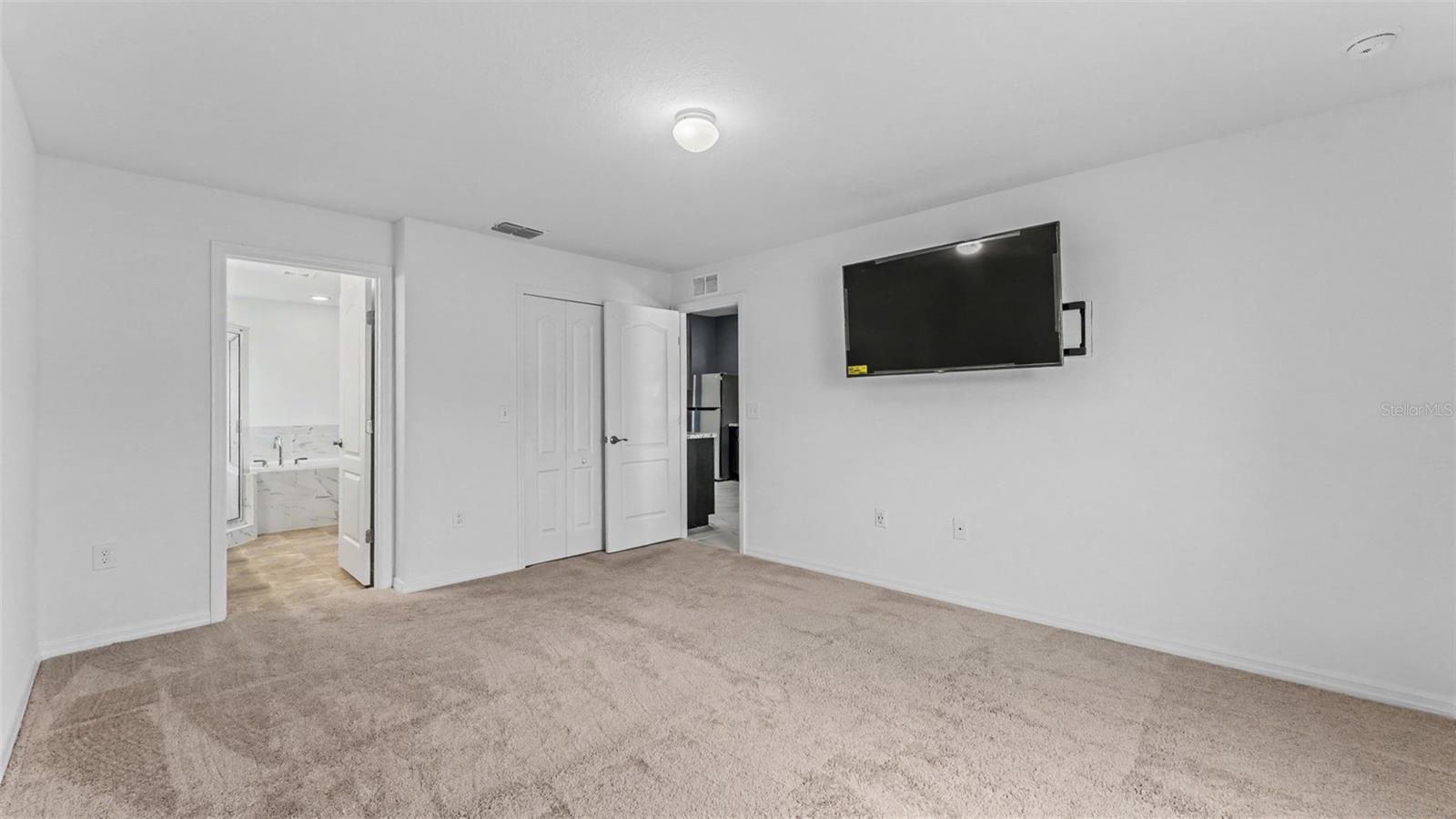 2048 Winding River Cv Property Photo 20
