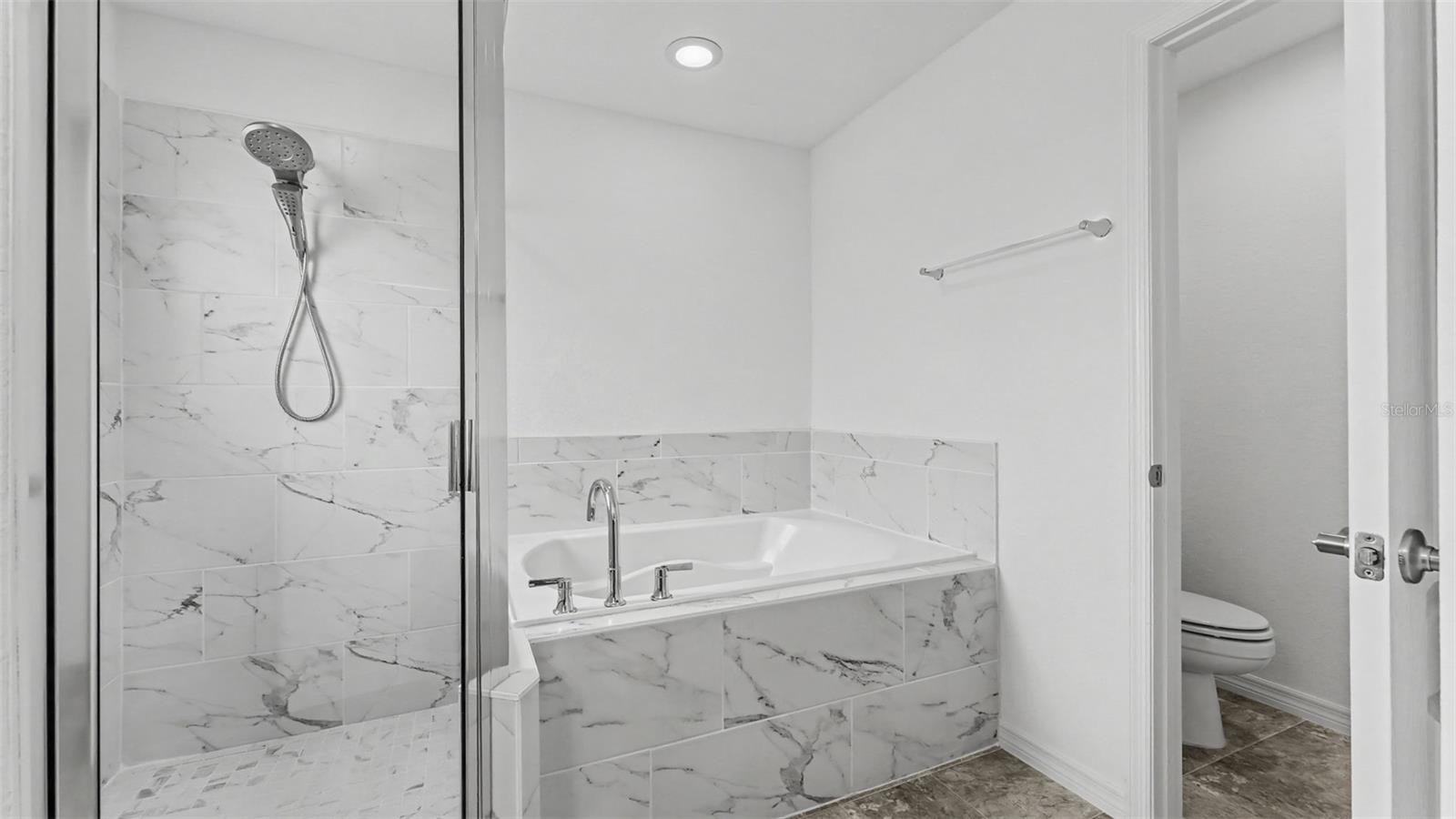 2048 Winding River Cv Property Photo 24