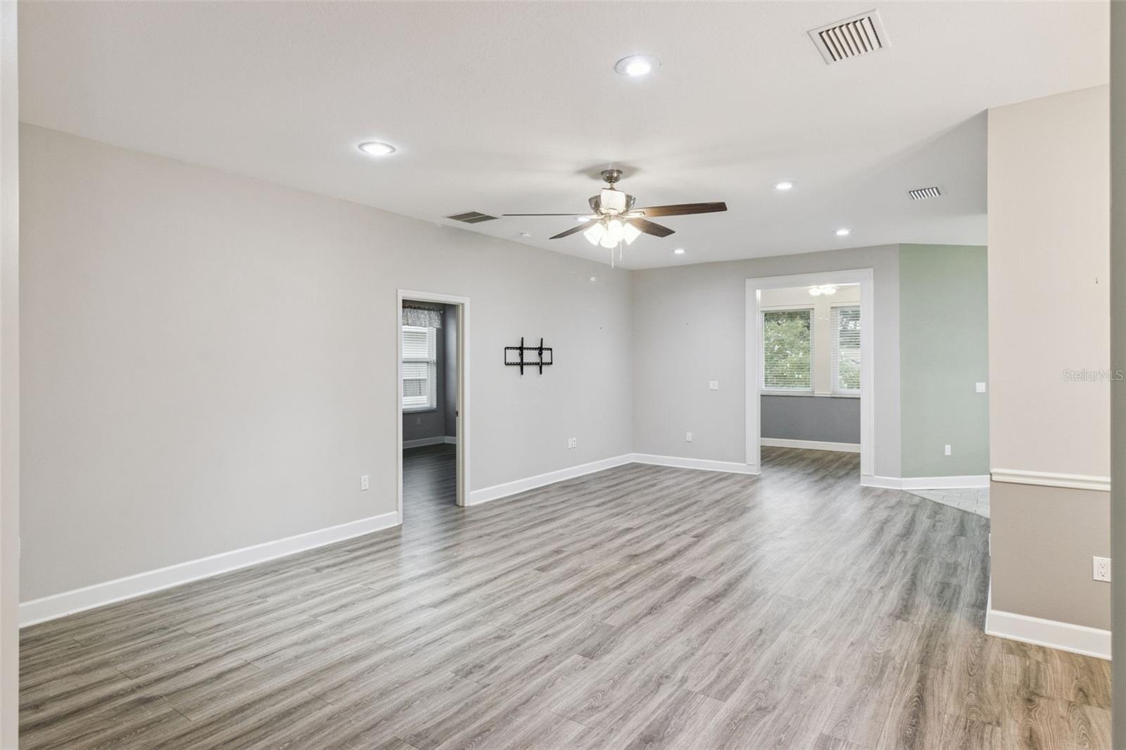 6276 Silver Lakes Dr E Property Photo 11