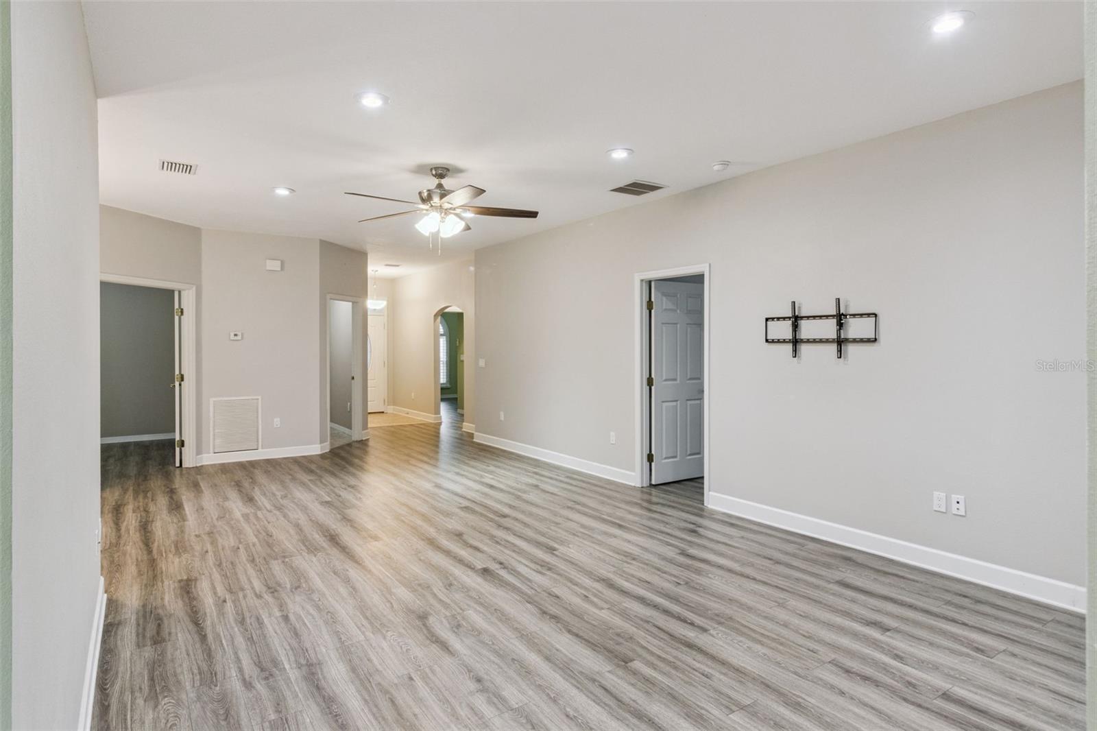 6276 Silver Lakes Dr E Property Photo 14