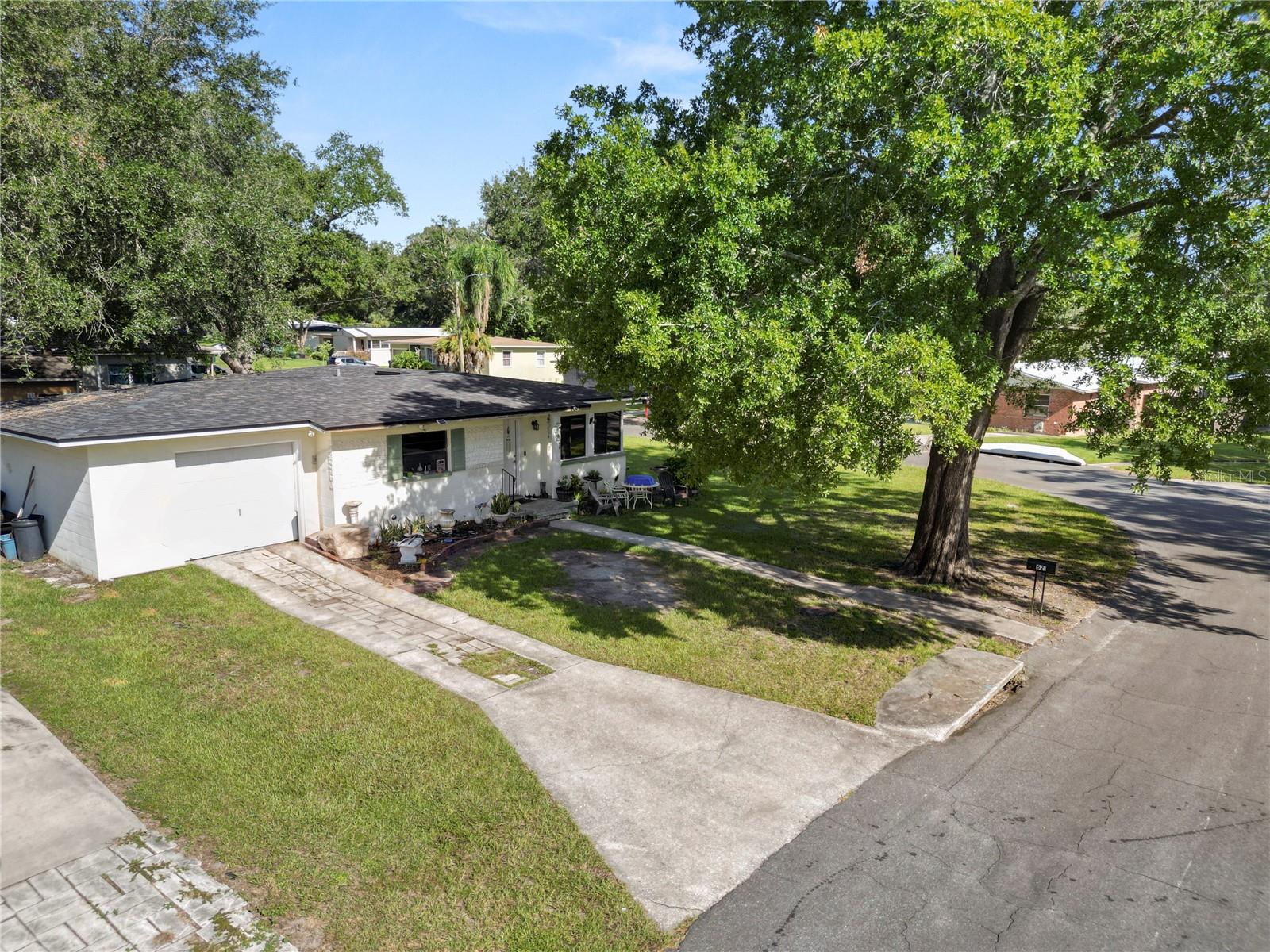 621 Hillside Dr Property Photo 6