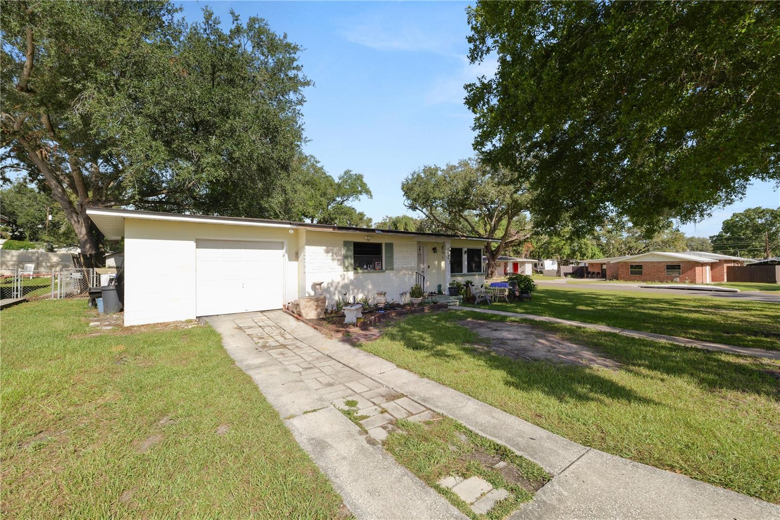 621 Hillside Dr Property Photo 7