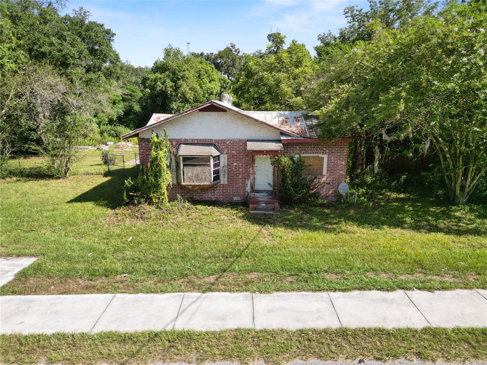1609 W 10th St Property Photo 1