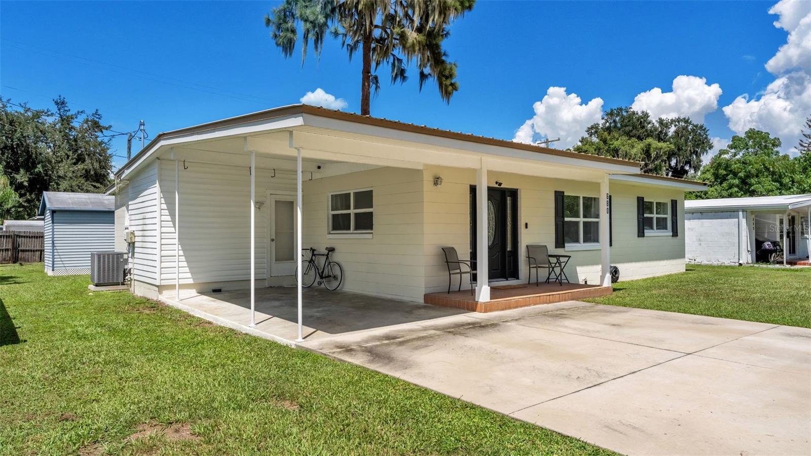 680 Sunset Dr Property Photo 2