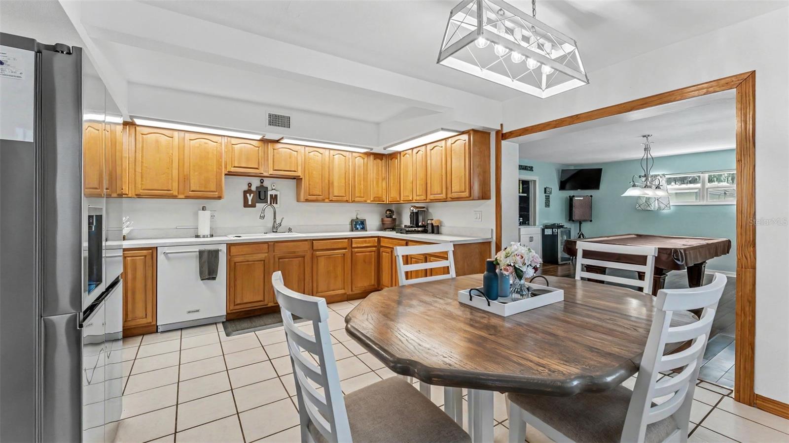 680 Sunset Dr Property Photo 11