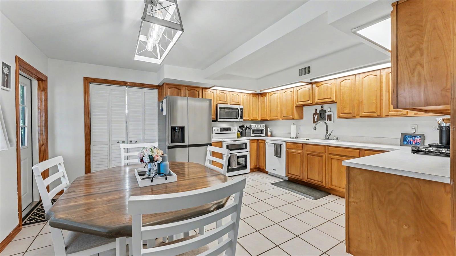 680 Sunset Dr Property Photo 15