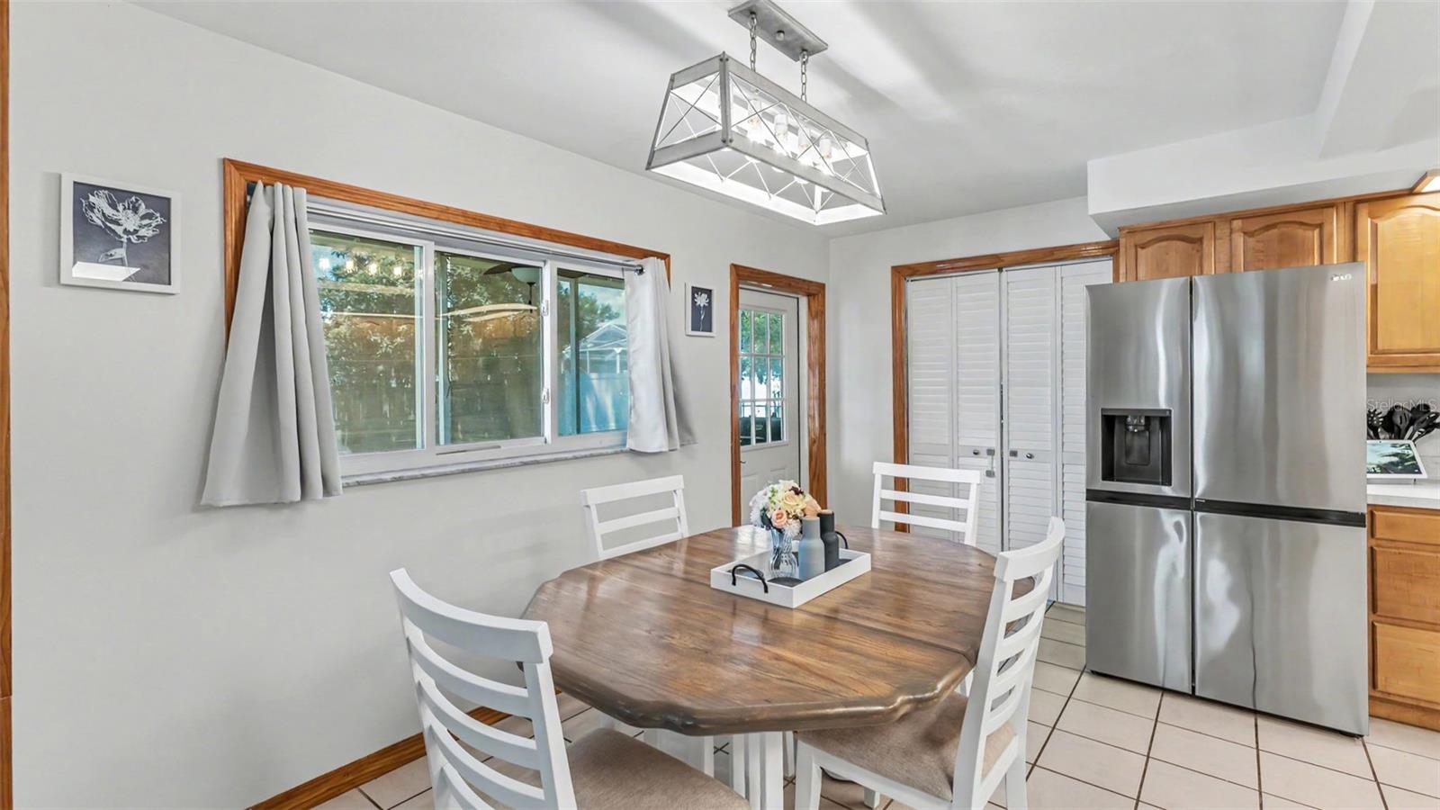 680 Sunset Dr Property Photo 16