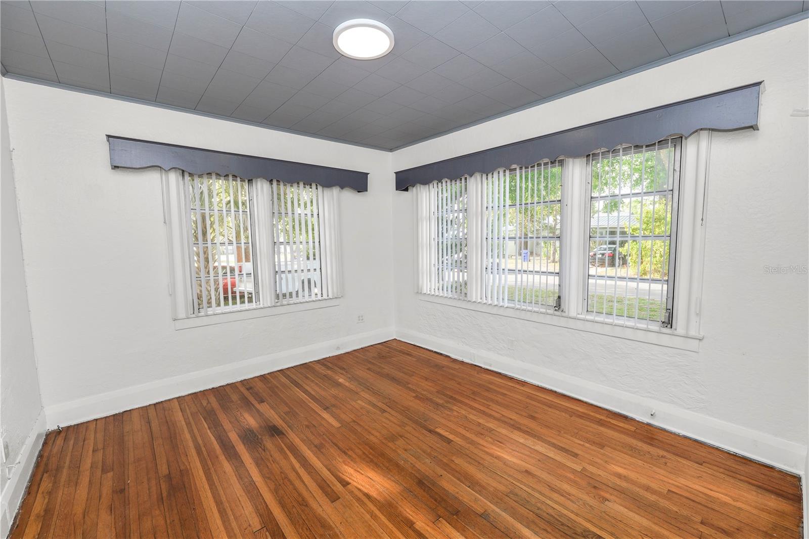 1220 Ruby St Property Photo 6