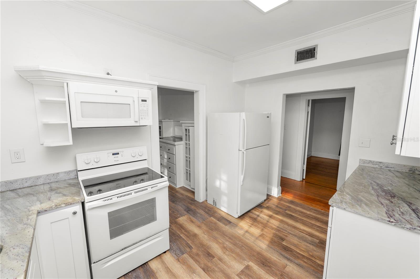 1220 Ruby St Property Photo 12