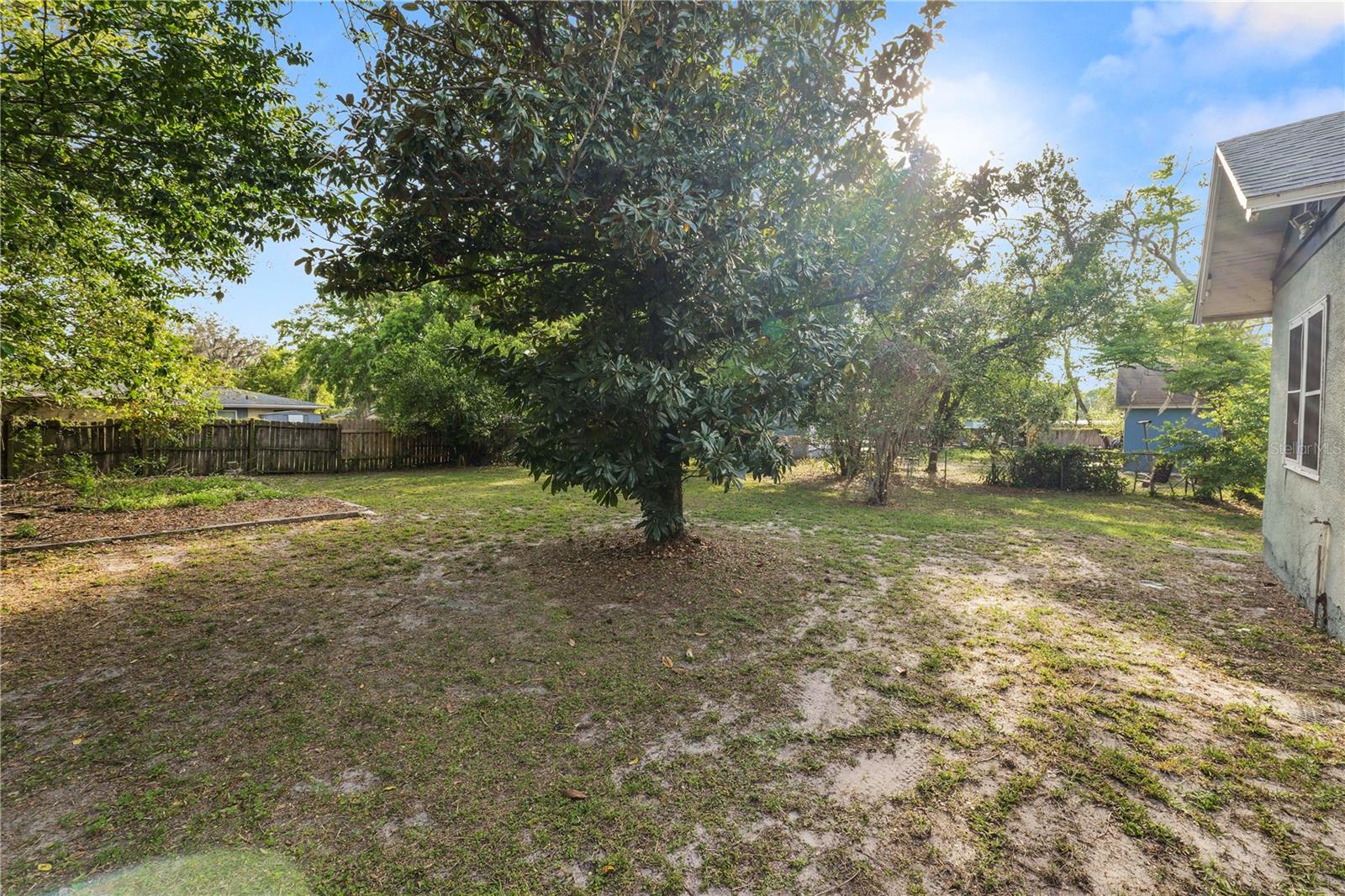 1220 Ruby St Property Photo 24