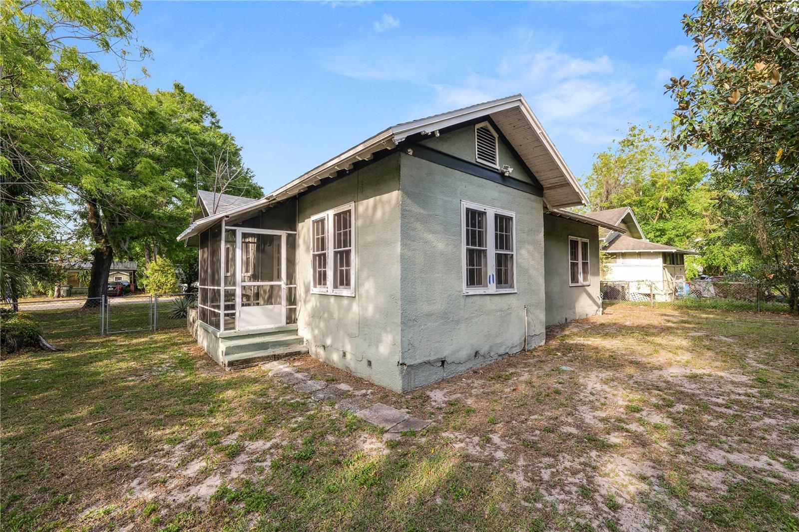 1220 Ruby St Property Photo 26