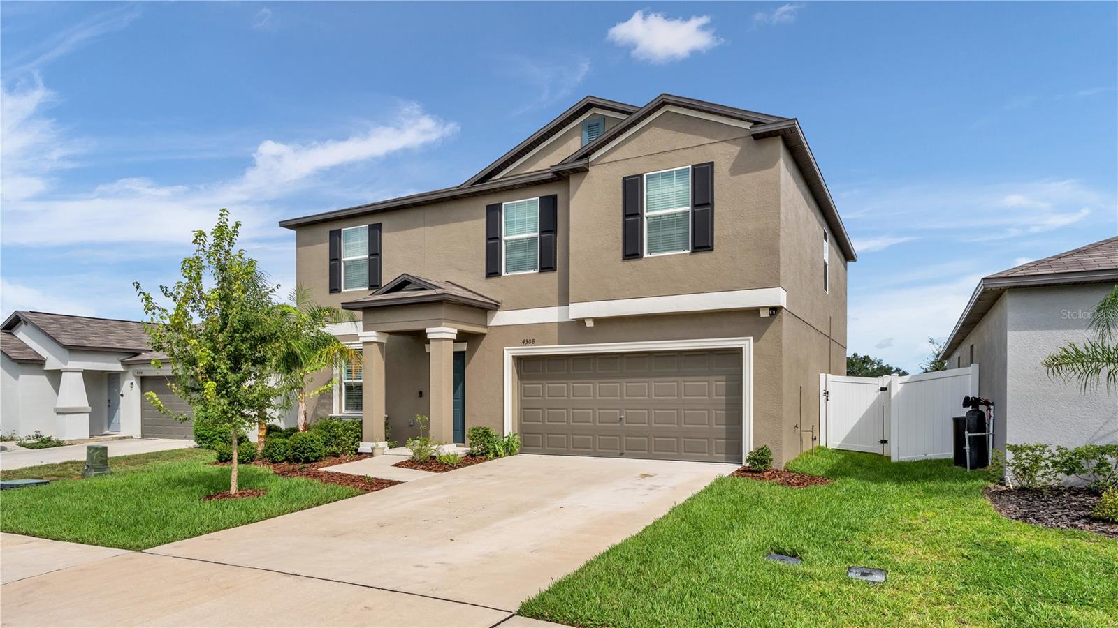 4308 Fabulous Finch Ln Property Photo 2
