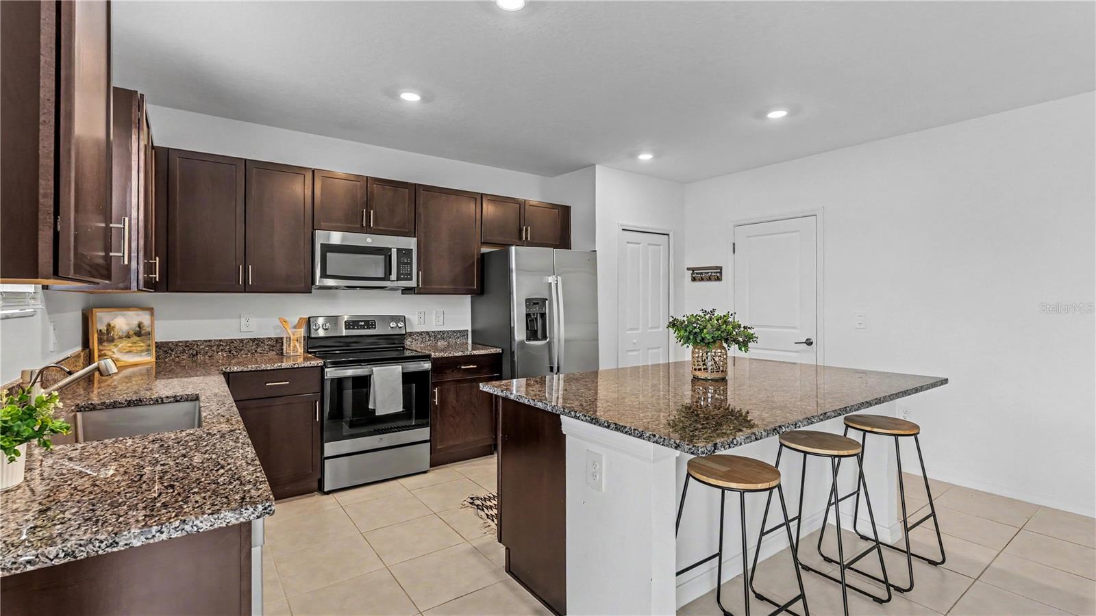 4308 Fabulous Finch Ln Property Photo 14