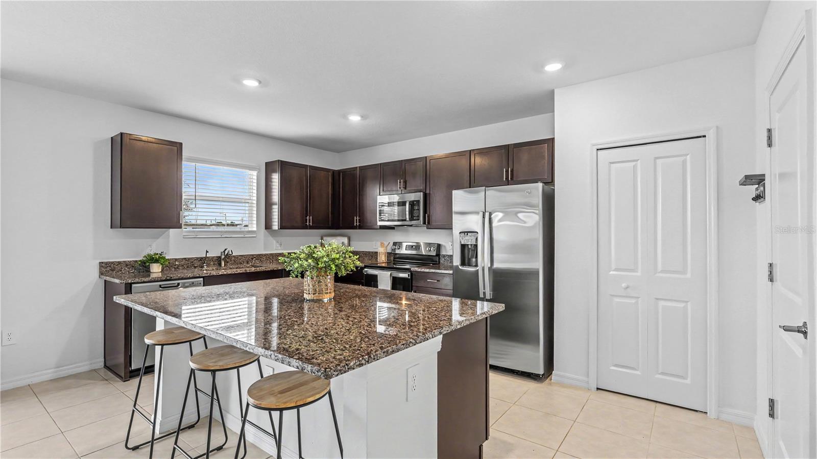 4308 Fabulous Finch Ln Property Photo 15
