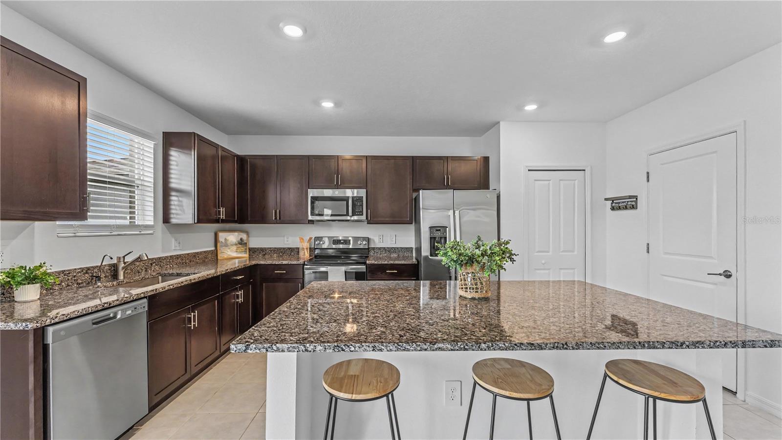 4308 Fabulous Finch Ln Property Photo 16