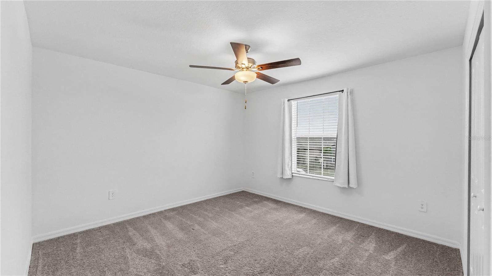 4308 Fabulous Finch Ln Property Photo 35
