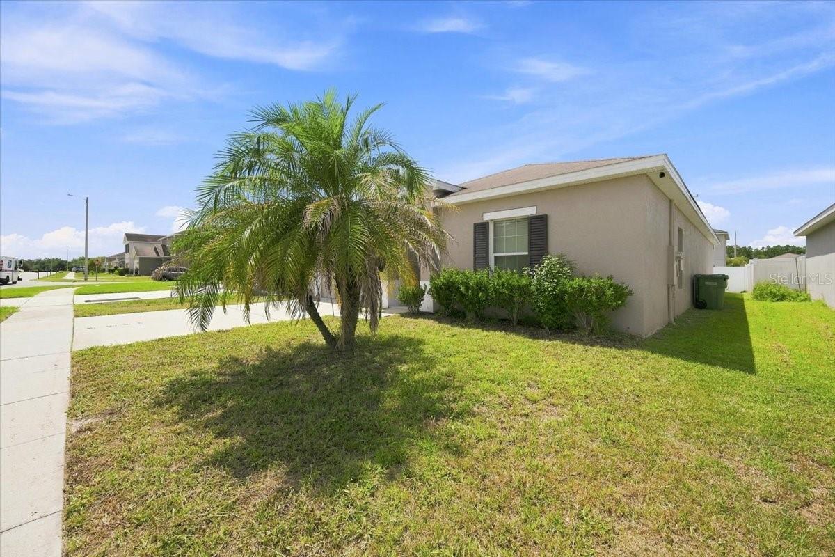 609 Lucerne Blvd Property Photo 3