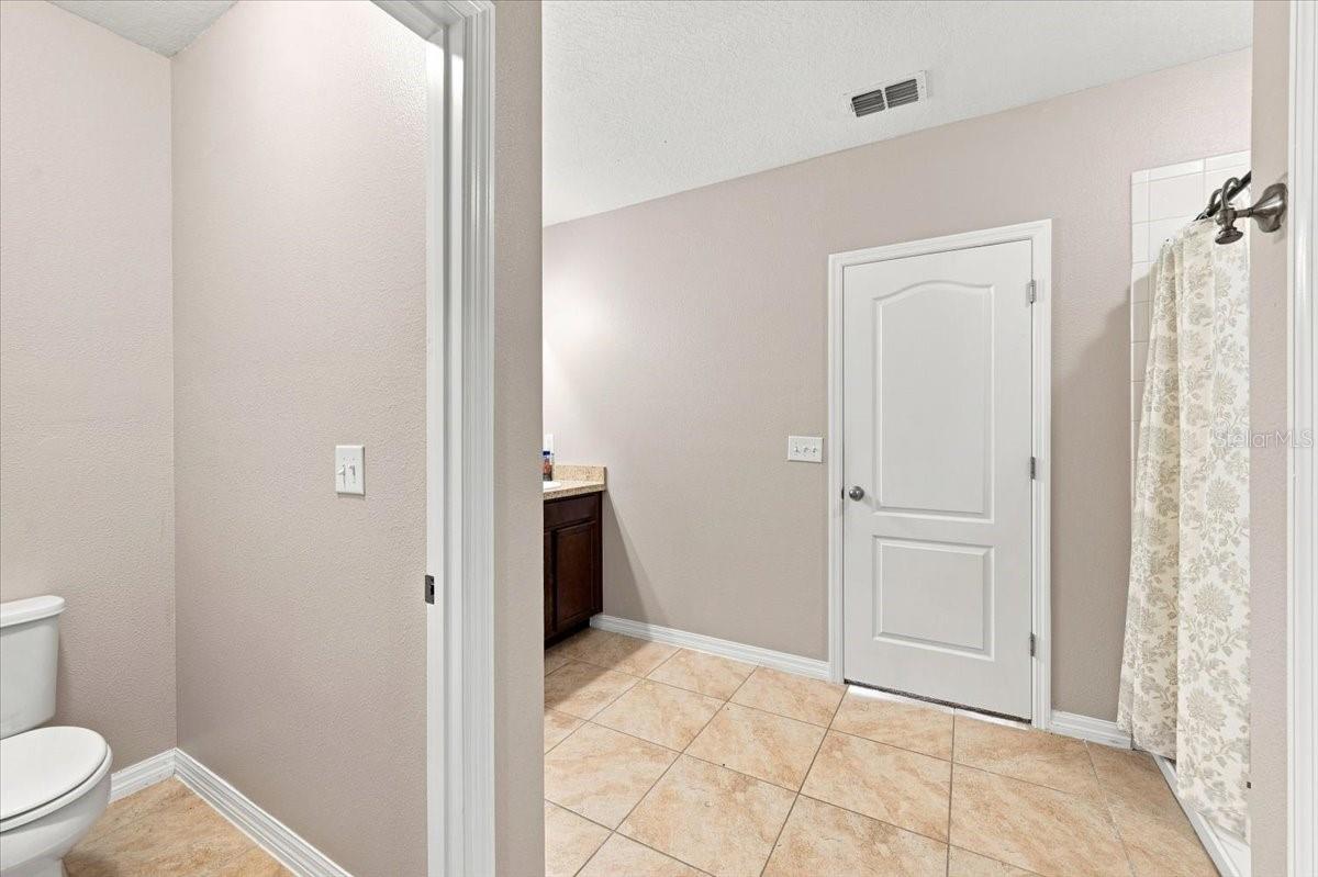 609 Lucerne Blvd Property Photo 24