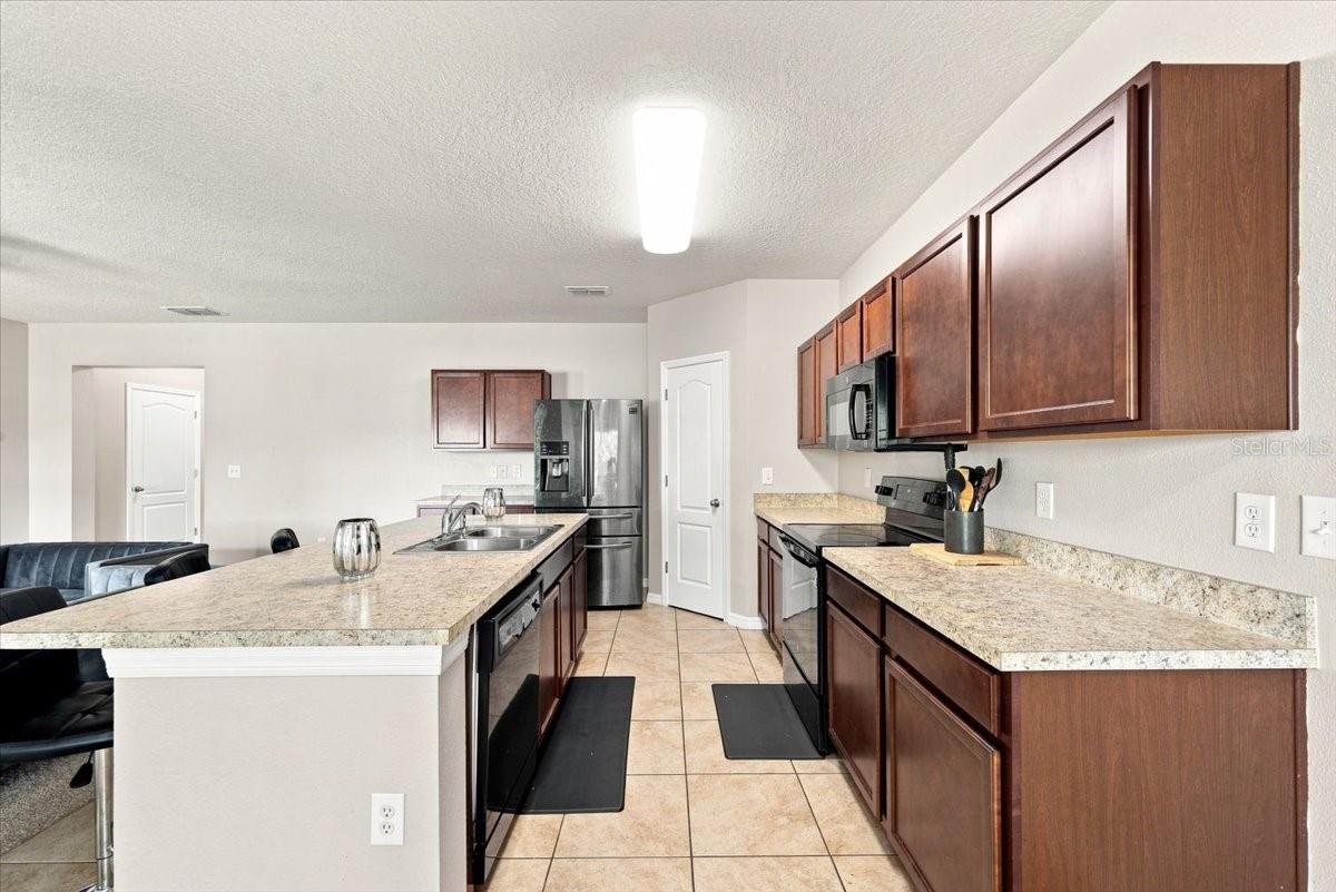 609 Lucerne Blvd Property Photo 32