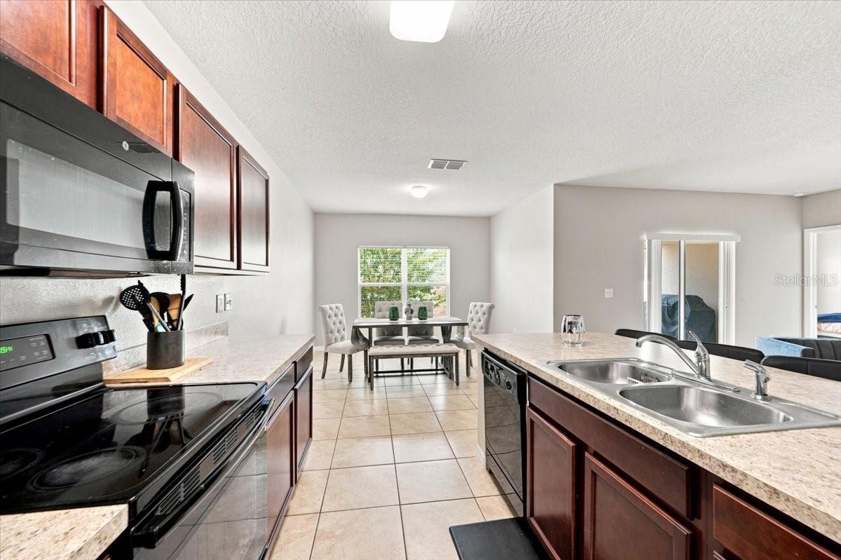 609 Lucerne Blvd Property Photo 34