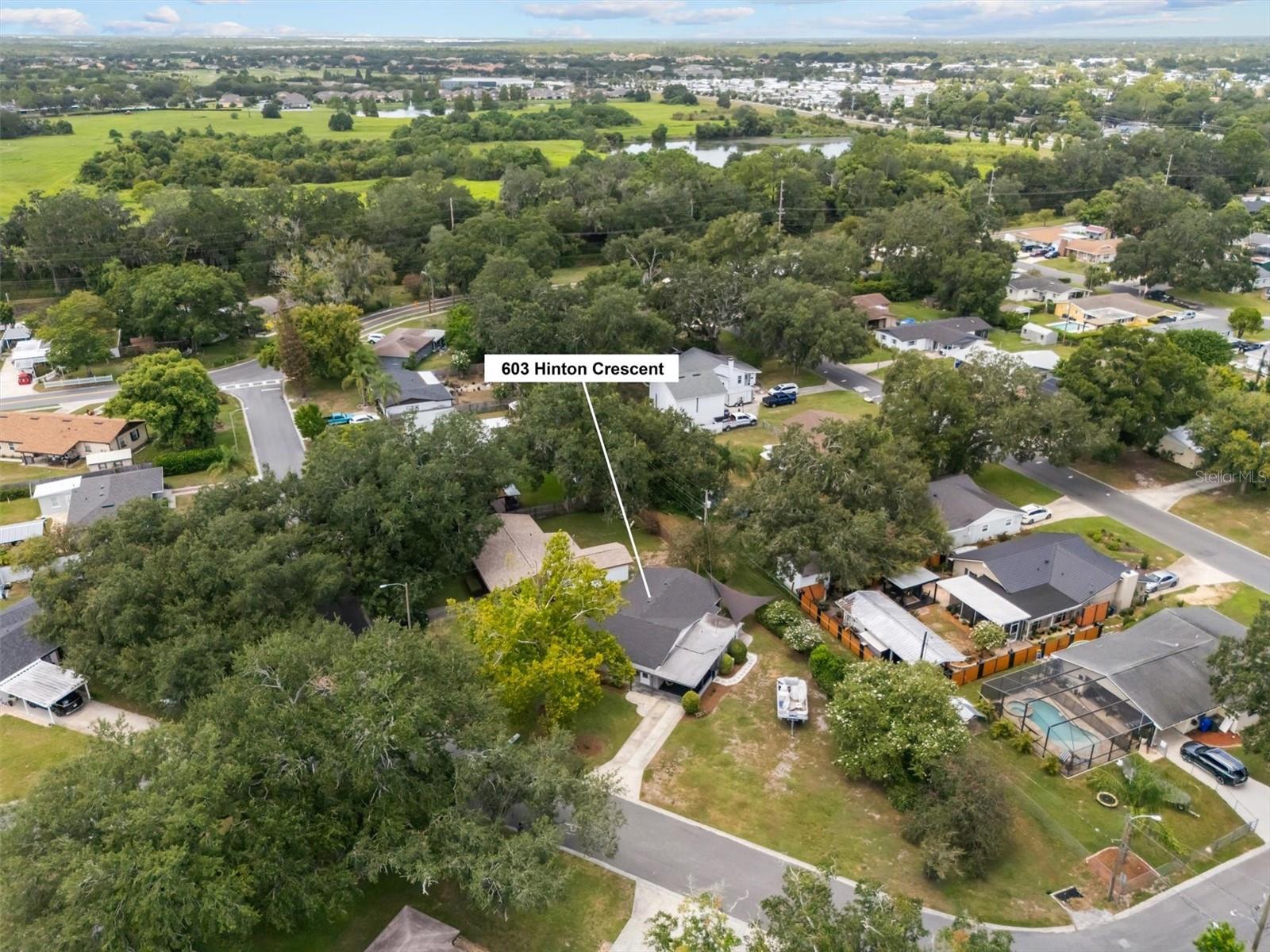 603 Hinton Crescent Property Photo 4
