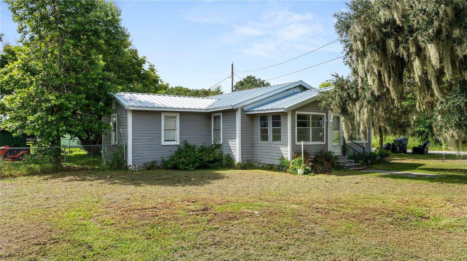 309 3rd St Property Photo 3