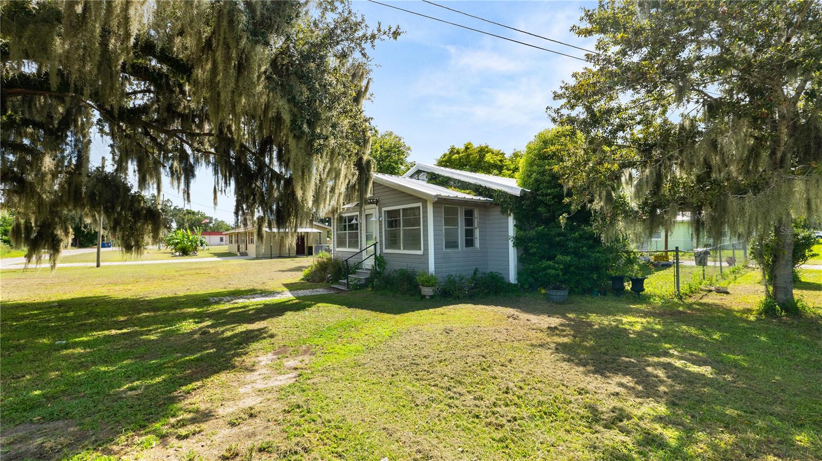 309 3rd St Property Photo 4