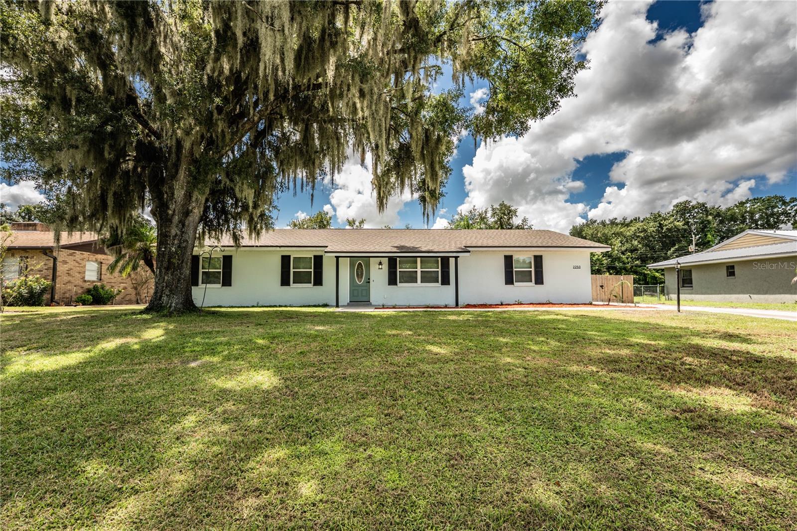 2250 Maple Hill Dr Property Photo 2