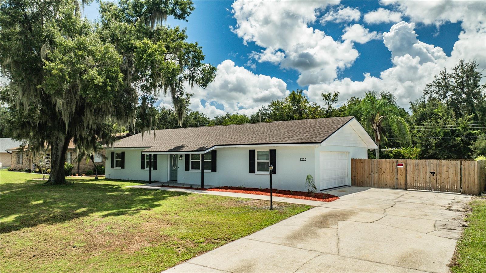 2250 Maple Hill Dr Property Photo 3