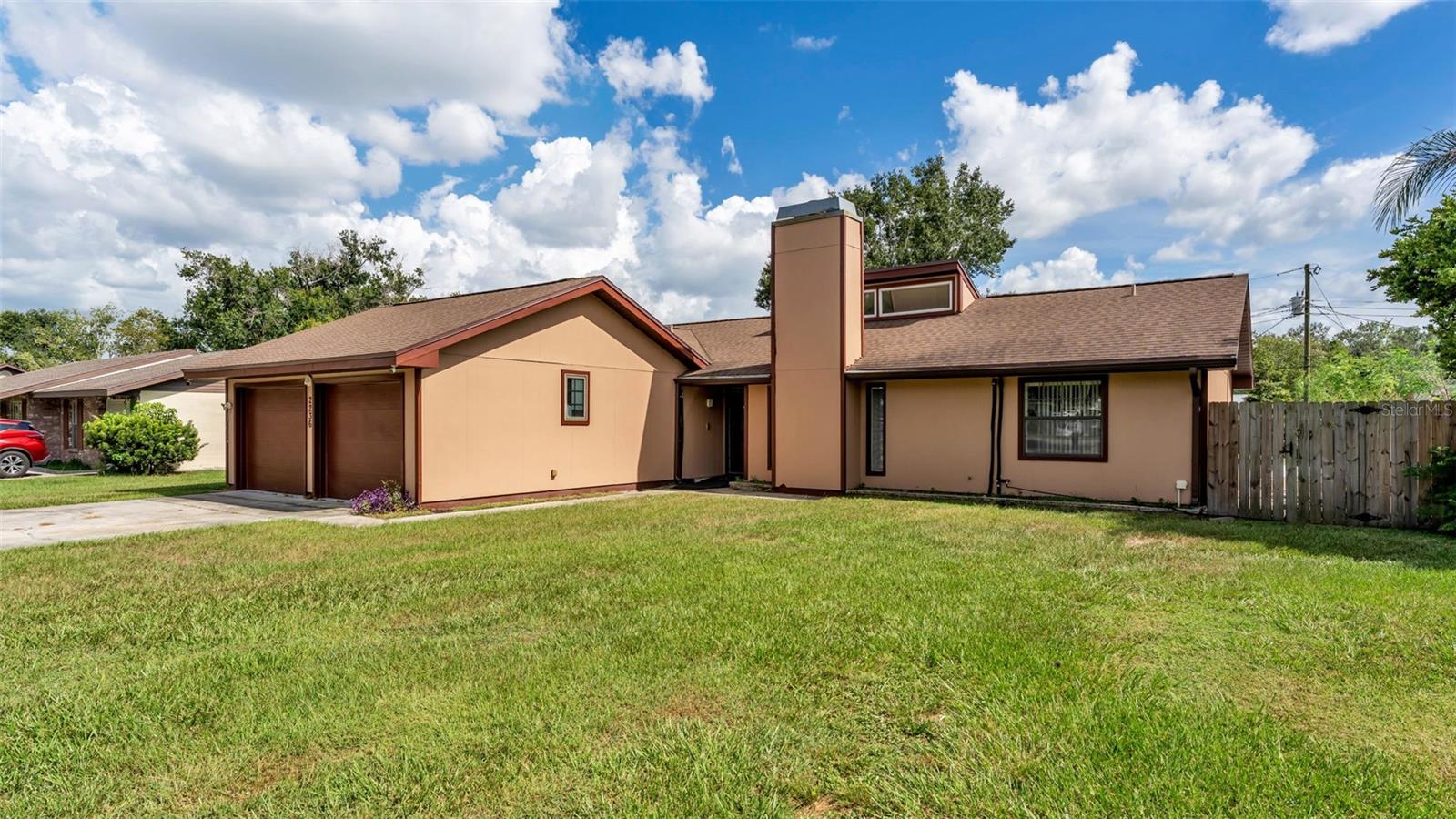 2236 Country Loop N Property Photo 2
