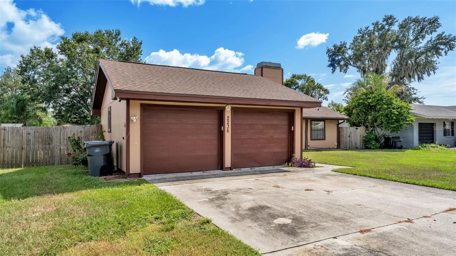 2236 Country Loop N Property Photo 3