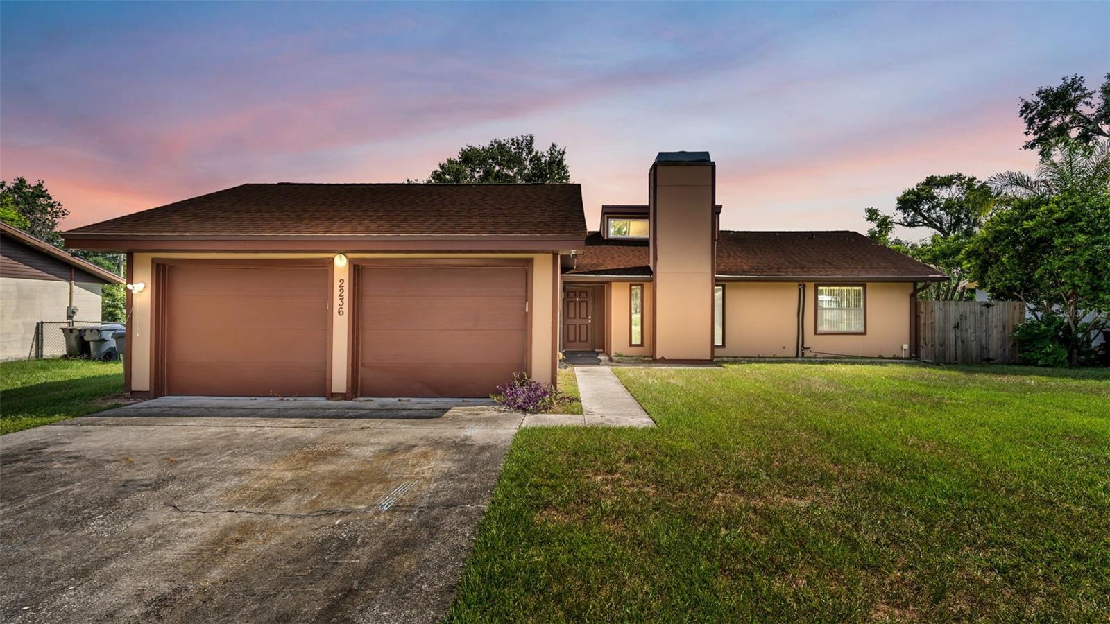 2236 Country Loop N Property Photo 4