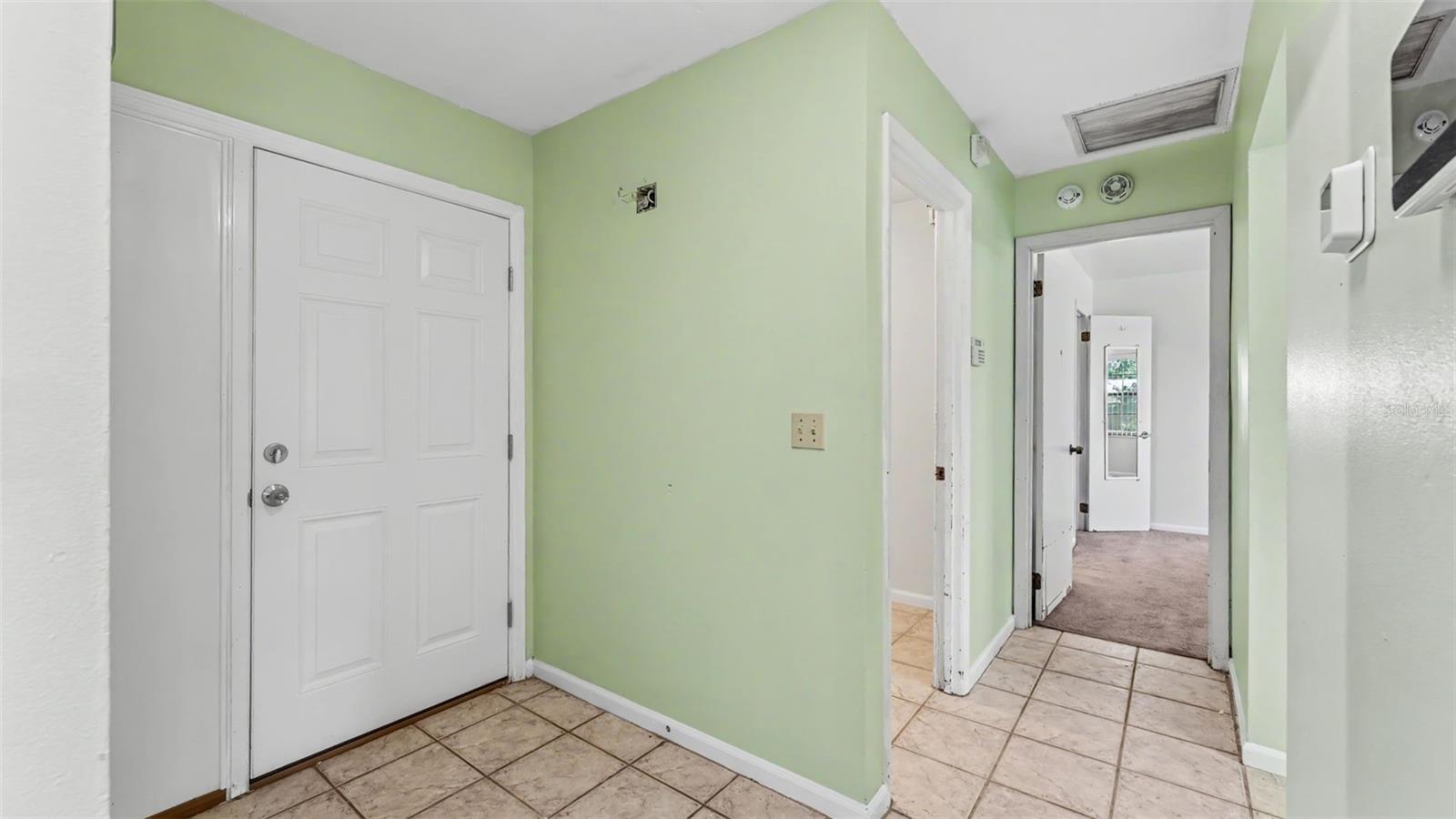 2236 Country Loop N Property Photo 7
