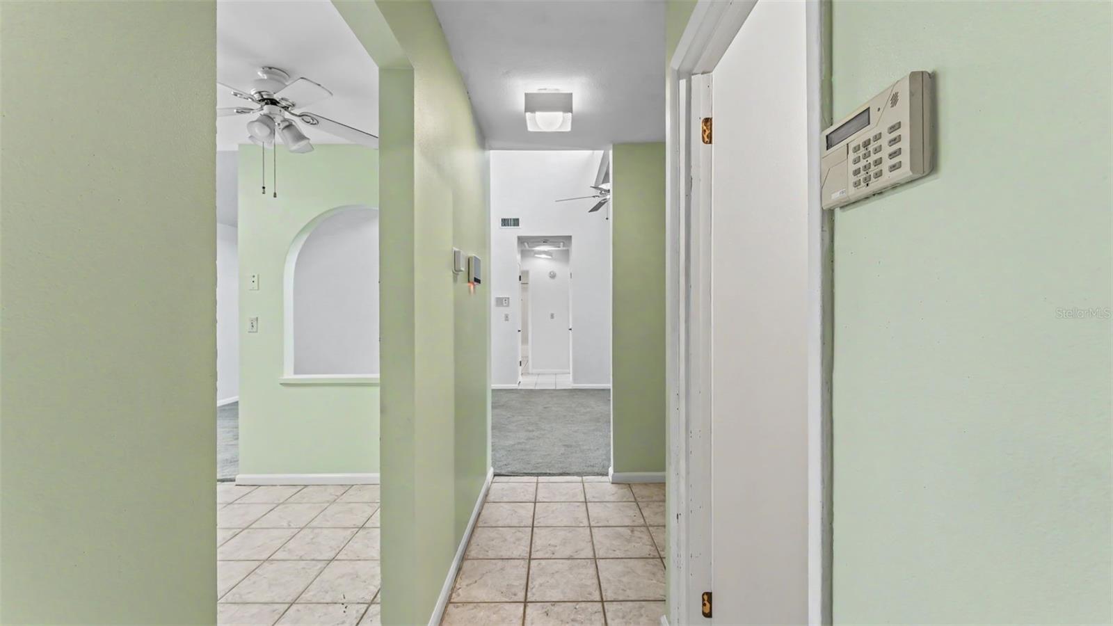 2236 Country Loop N Property Photo 8