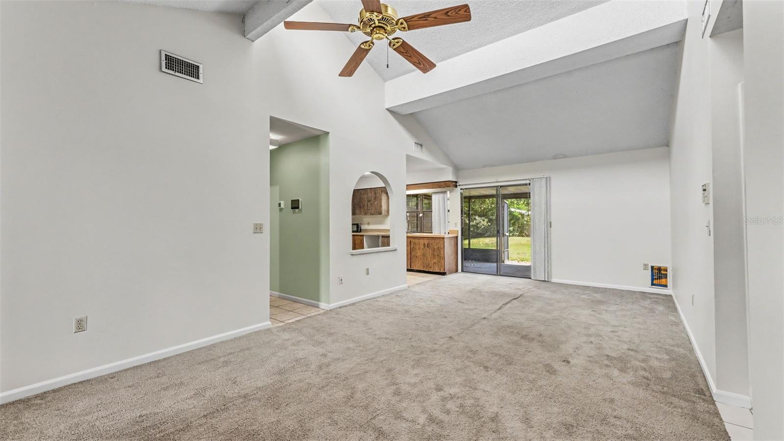 2236 Country Loop N Property Photo 9
