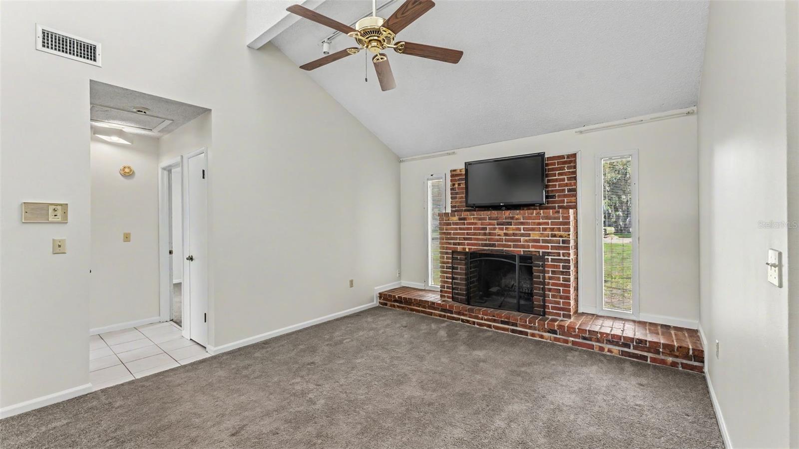 2236 Country Loop N Property Photo 11