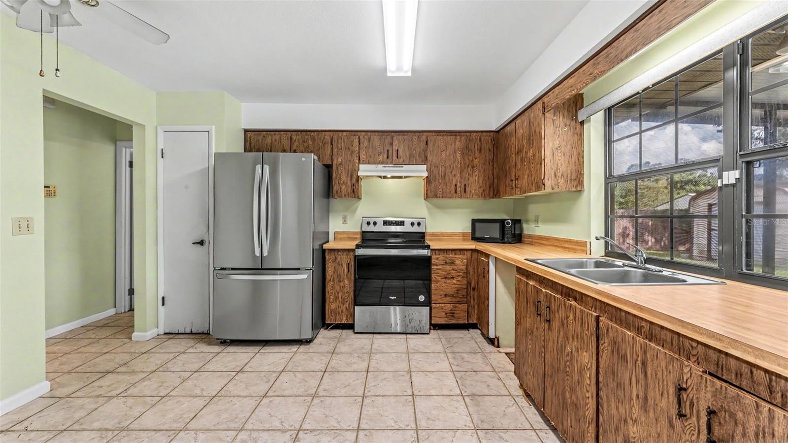 2236 Country Loop N Property Photo 14