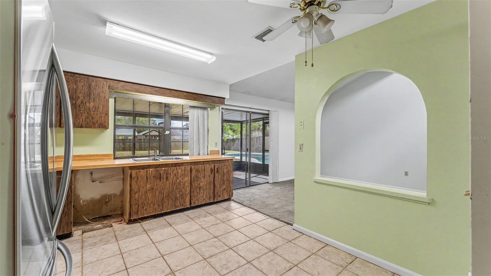 2236 Country Loop N Property Photo 17
