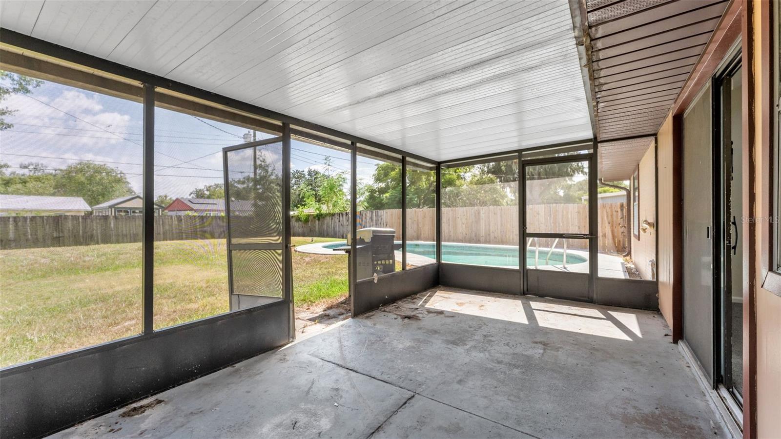 2236 Country Loop N Property Photo 29