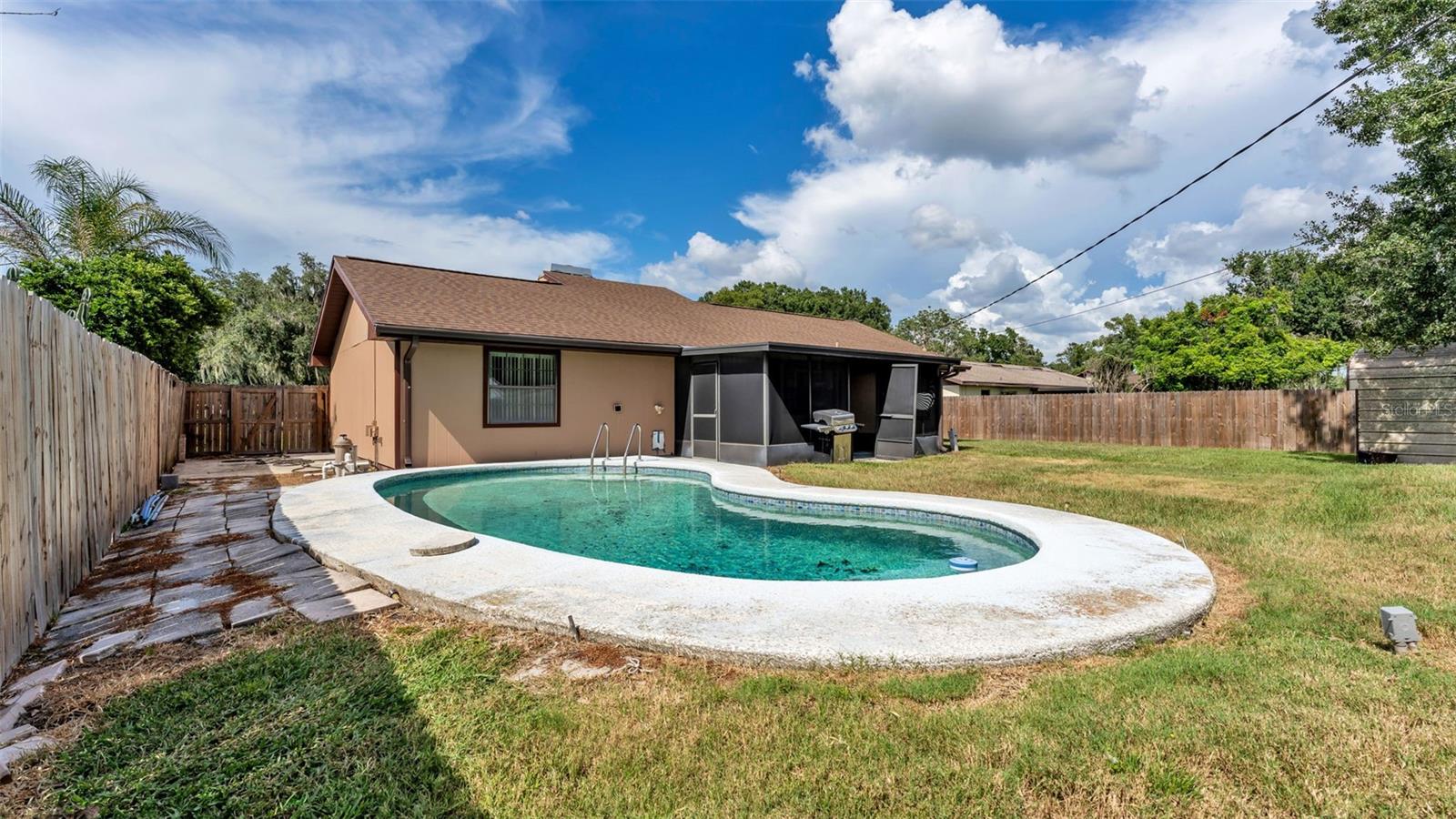 2236 Country Loop N Property Photo 32