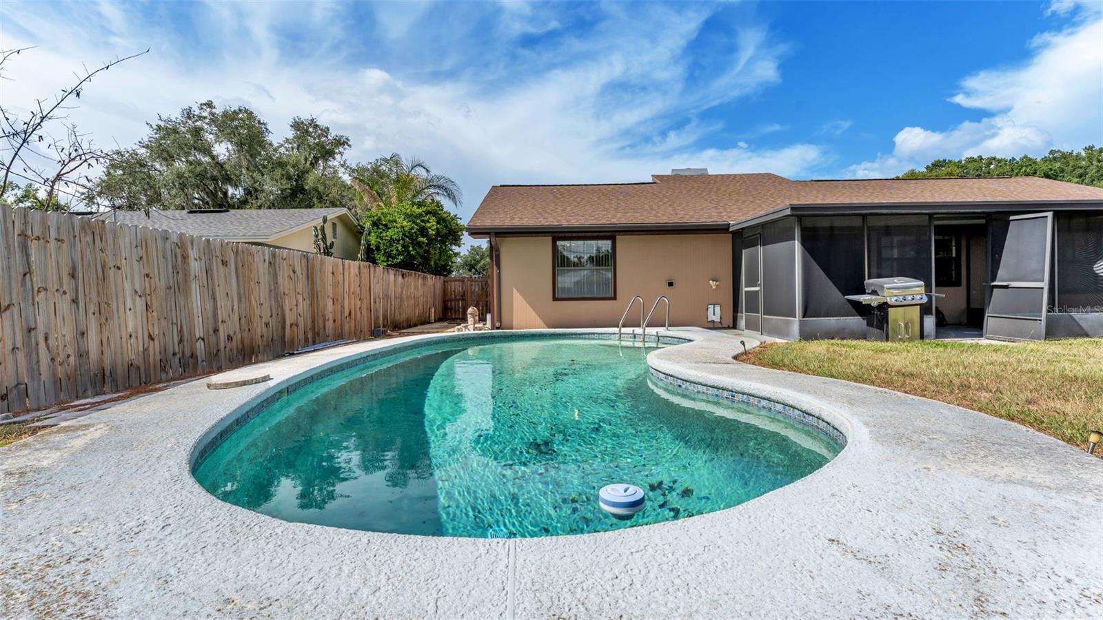 2236 Country Loop N Property Photo 33