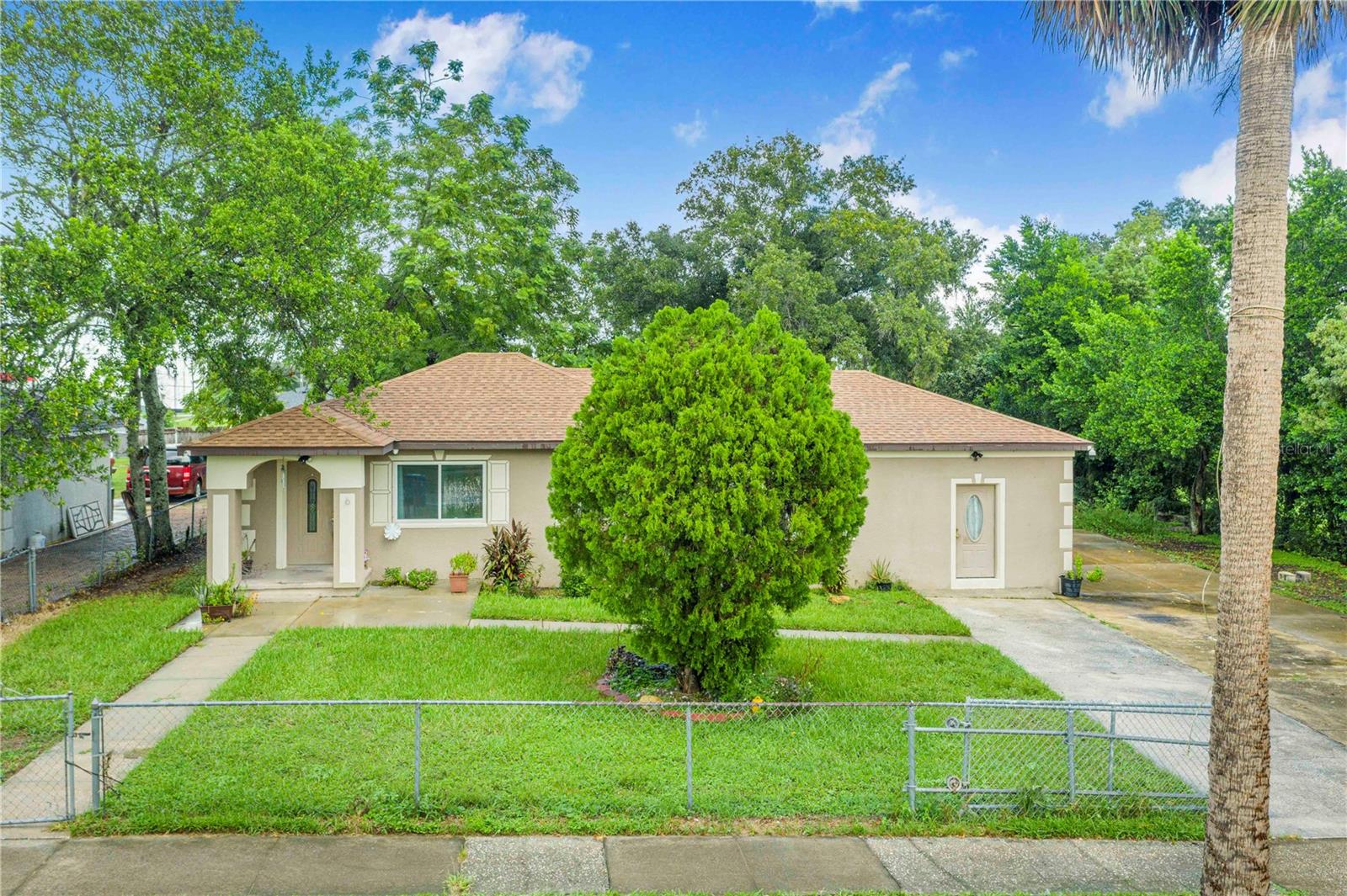 6 E Magnolia St Property Photo 1
