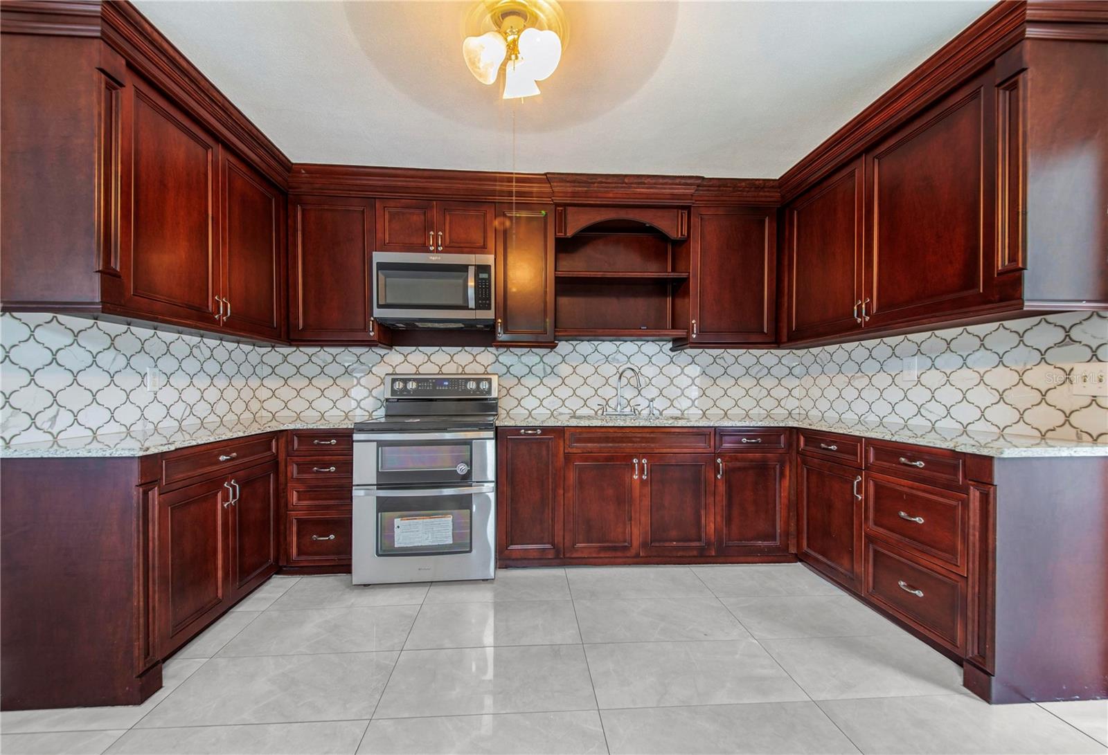 6 E Magnolia St Property Photo 3