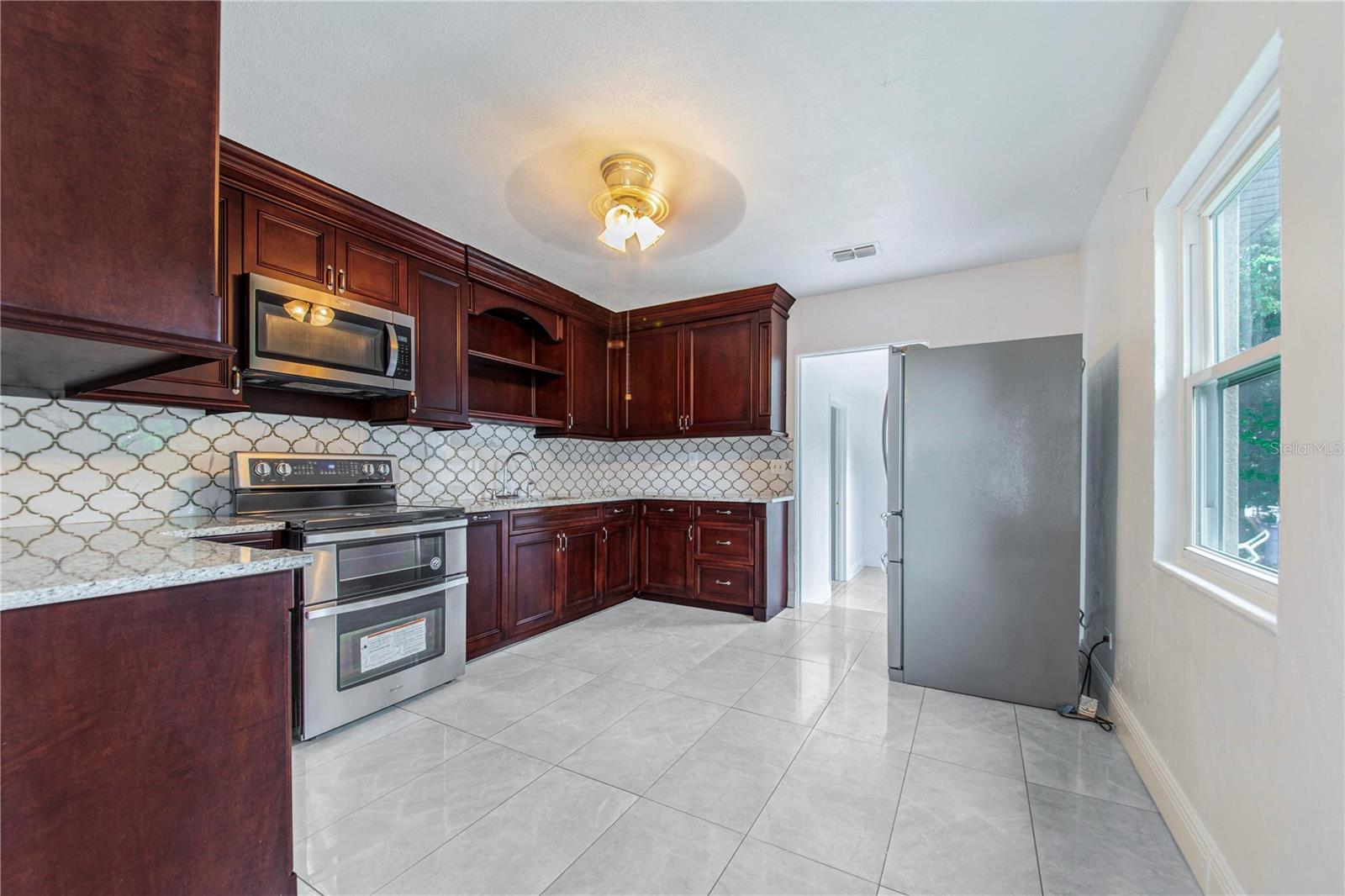 6 E Magnolia St Property Photo 4